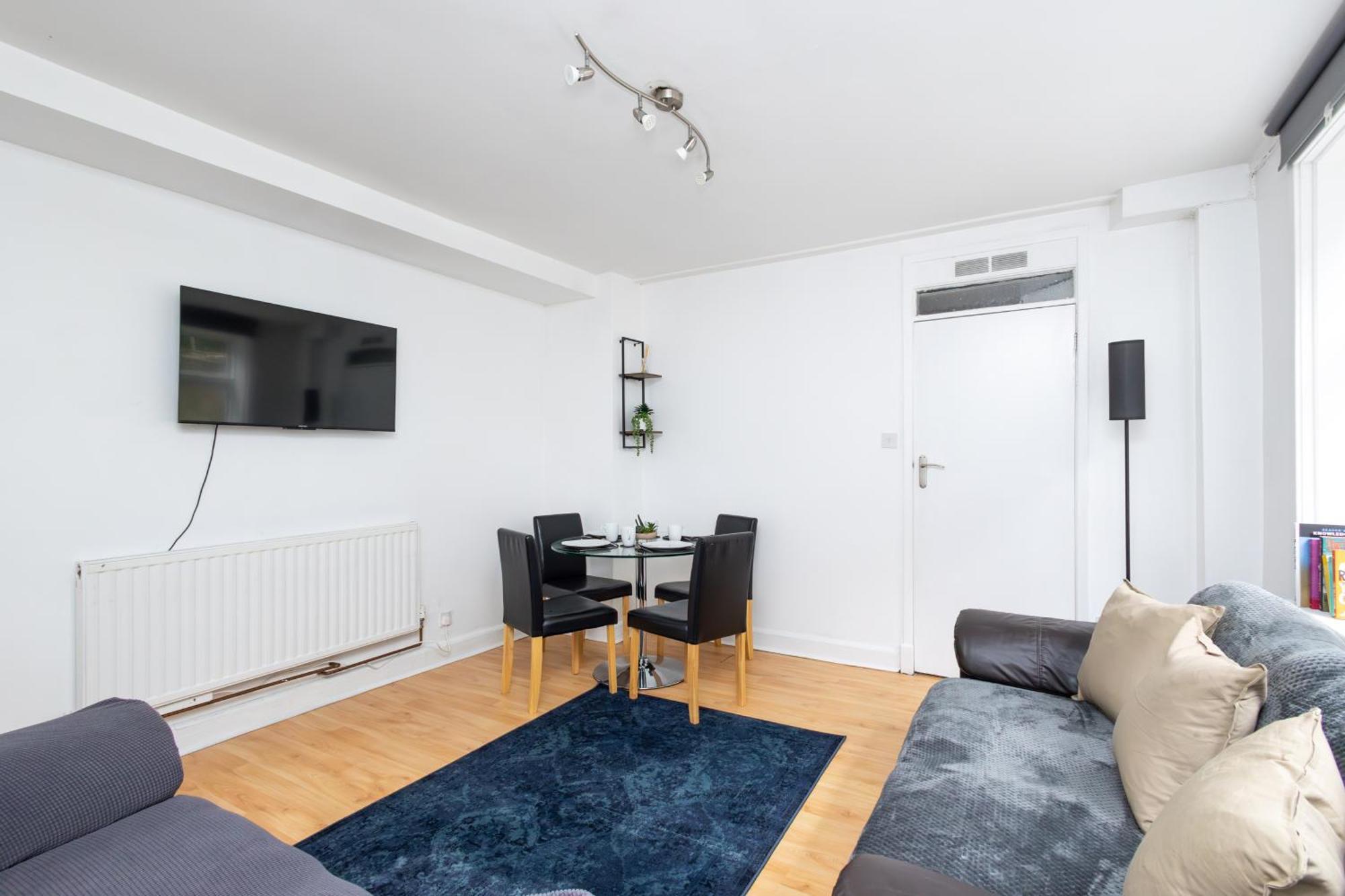 Spacious 3 Bedroom Ground Floor Apartment - 10 Mins From City Centre Leeds  Exterior photo